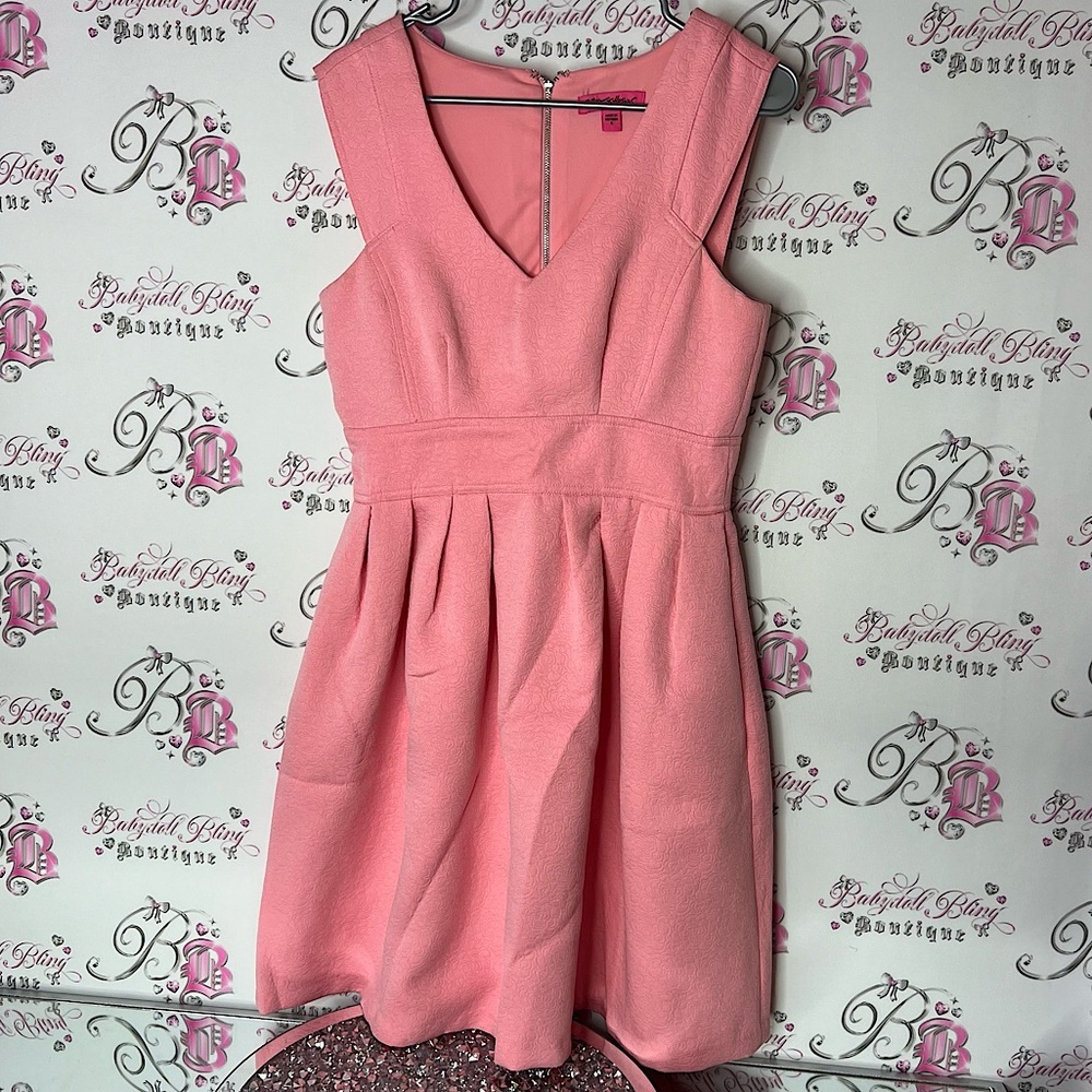Betsey Johnson Coral Pink Textured Dress Vneck zip up back stunning flowers